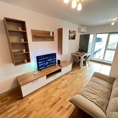 Airport Flyhub Chic Apartment Iasi Eksteriør bilde