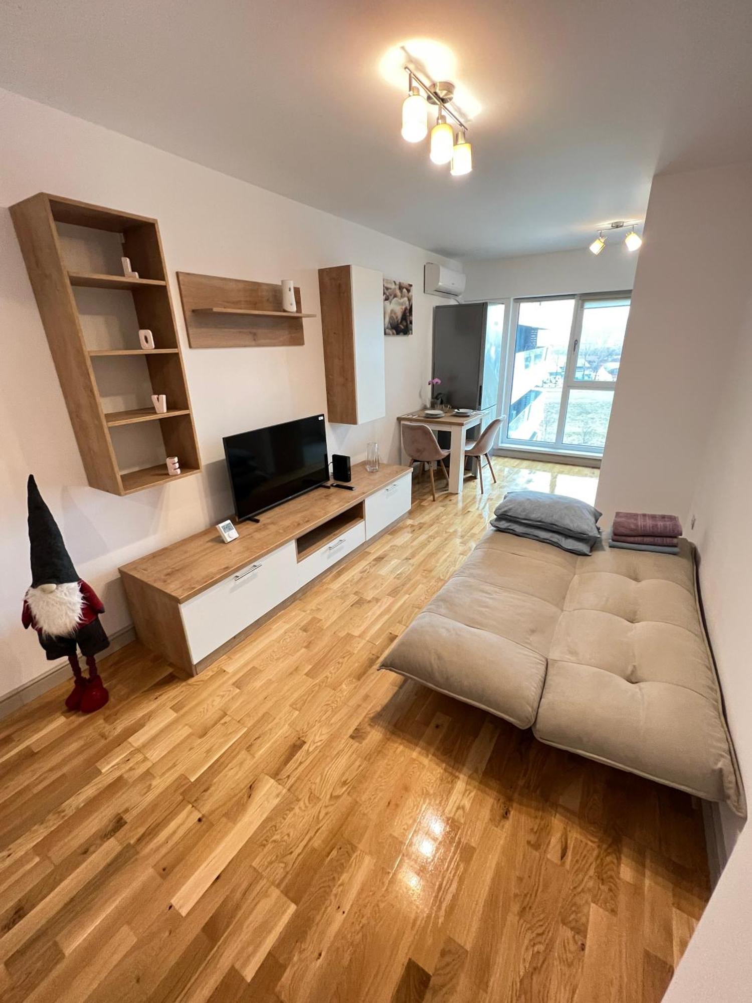 Airport Flyhub Chic Apartment Iasi Eksteriør bilde