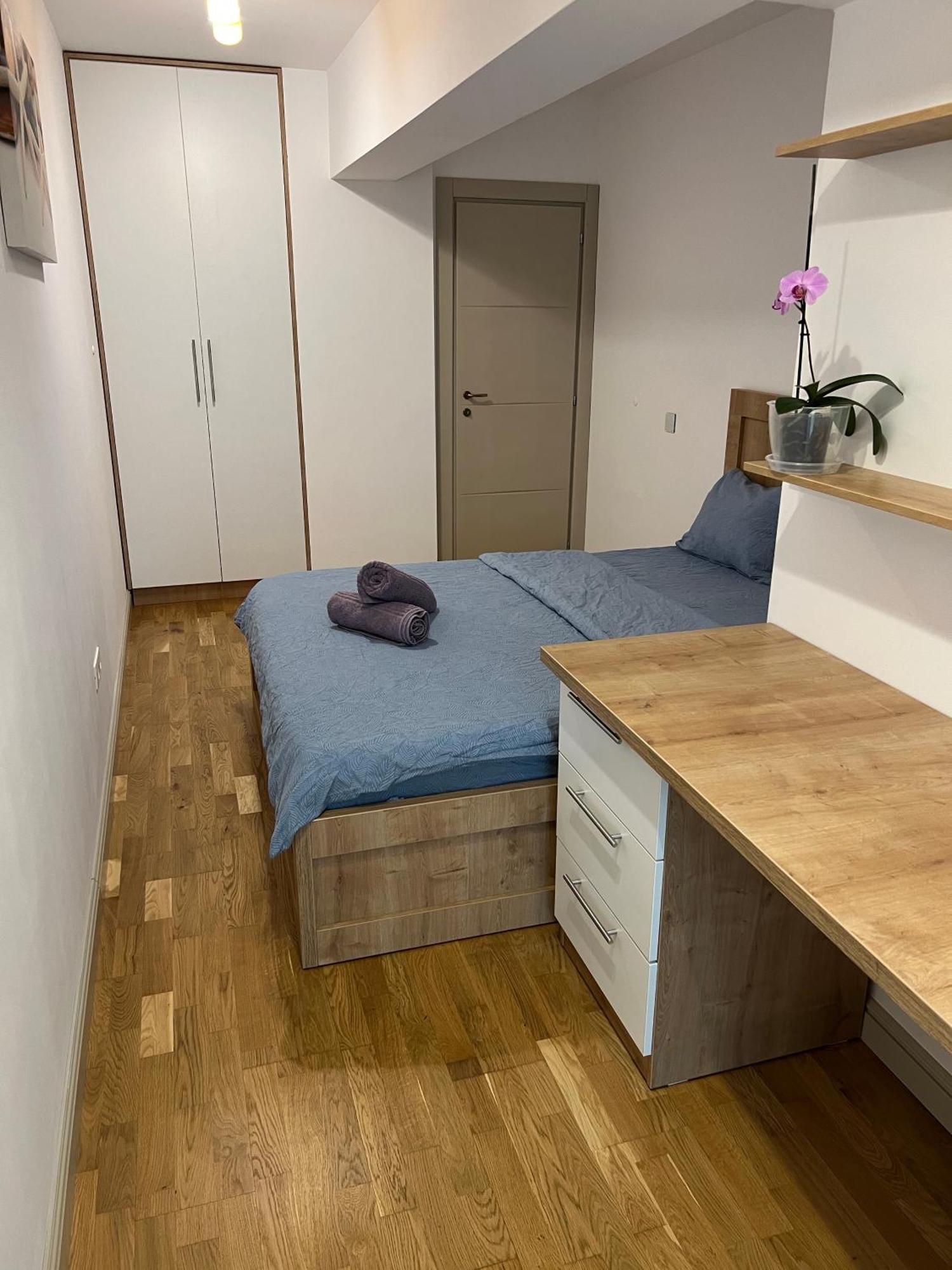Airport Flyhub Chic Apartment Iasi Eksteriør bilde