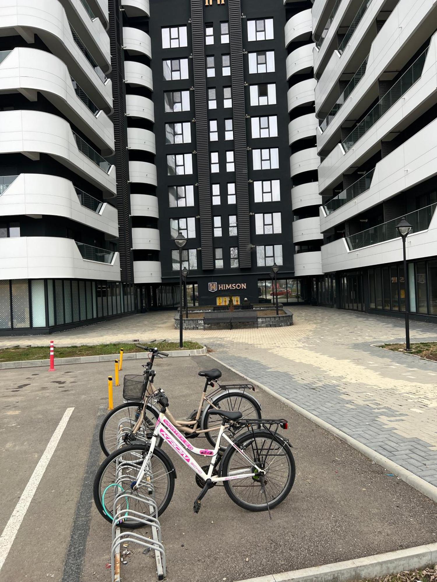 Airport Flyhub Chic Apartment Iasi Eksteriør bilde